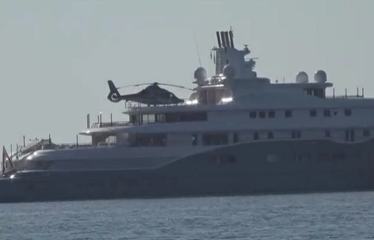 Μύκονος: Η θαλαμηγός των 280.000.000 ευρώ – Ο εμίρης που έκανε επίδειξη δύναμης (βίντεο)